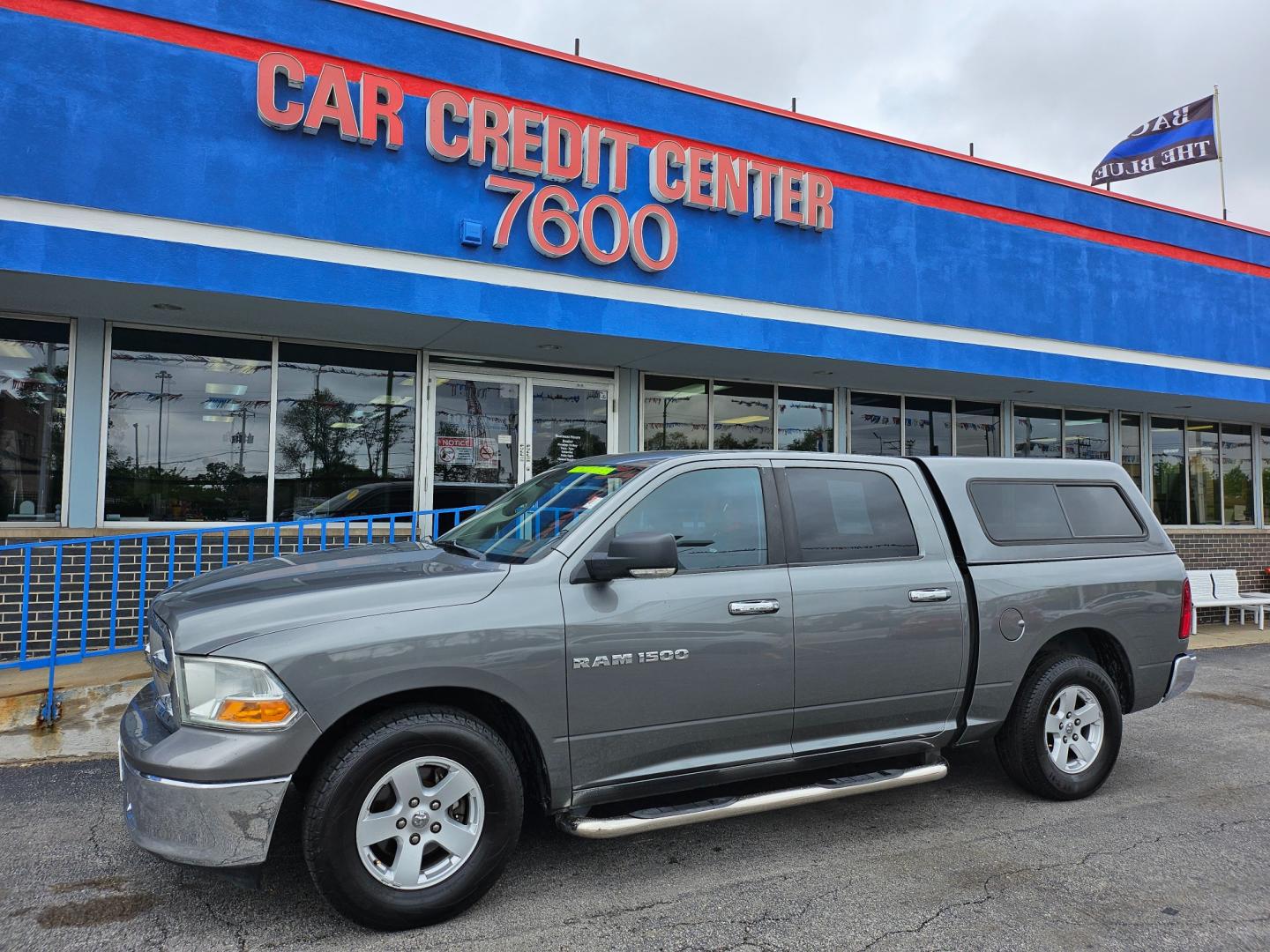 2011 GRAY Dodge Ram 1500 SLT Crew Cab 2WD (1D7RB1CP4BS) with an 4.7L V8 SOHC 16V FFV engine, 5-Speed Automatic transmission, located at 7600 S Western Ave., Chicago, IL, 60620, (773) 918-3980, 0.000000, 0.000000 - Photo#1